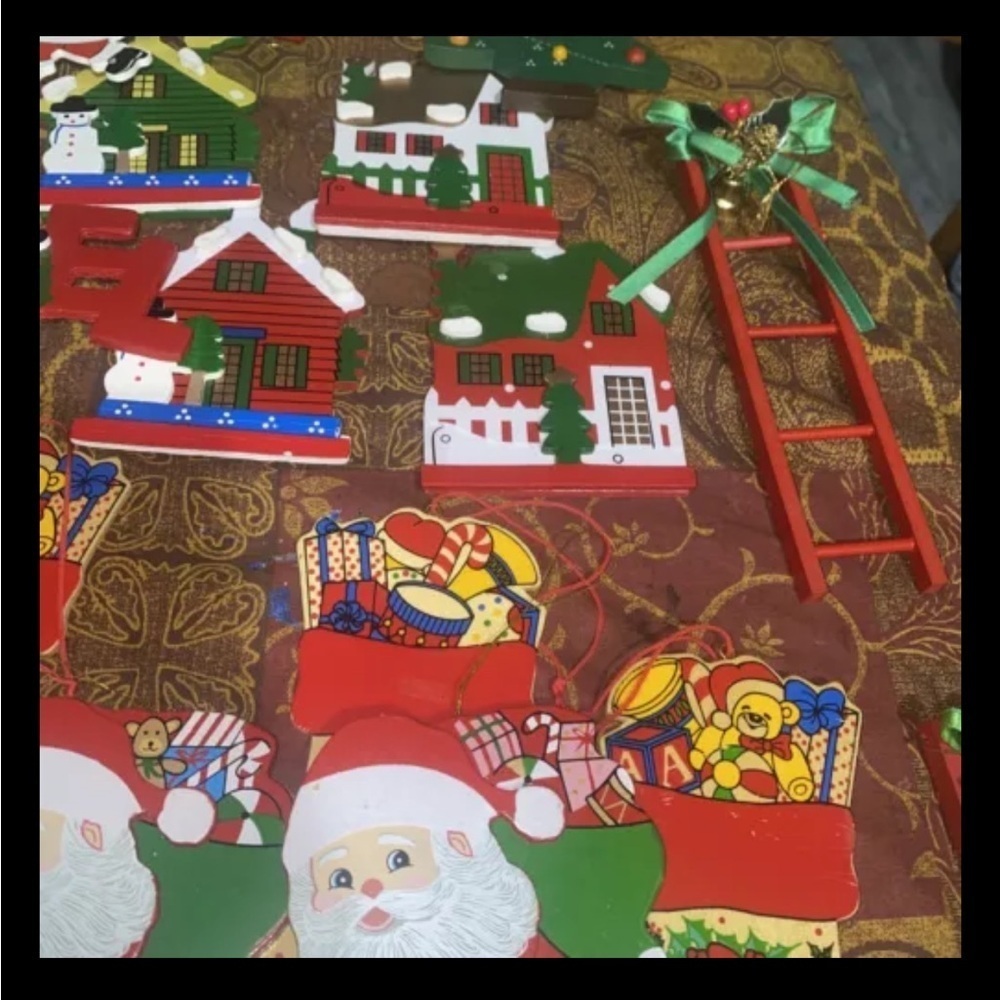 VTG Lot of 29 PCs  Christmas Tree Ornaments‎ wood   Santa Stocking Ladder House - Picture 6 of 7